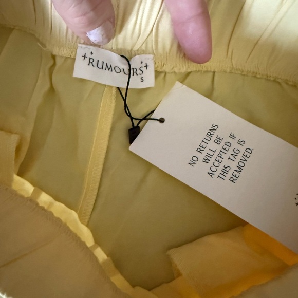 Rumours butter yellow shorts • NWT • Women’s small - Picture 5 of 7